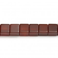 Agate teinté en rouge, de forme carré, mesurant 8mm x 40cm