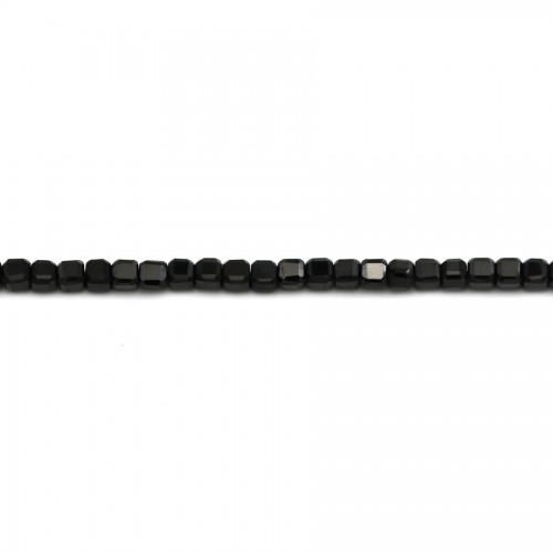 Spinelle en forme de cube facette 2mm x 40cm