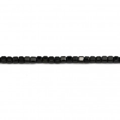 Spinelle en forme de cube facette 2mm x 40cm