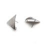 Clous d'oreille en forme de triangle 13x13.5mm, plaqué par "flash" or sur laiton x 2pcs