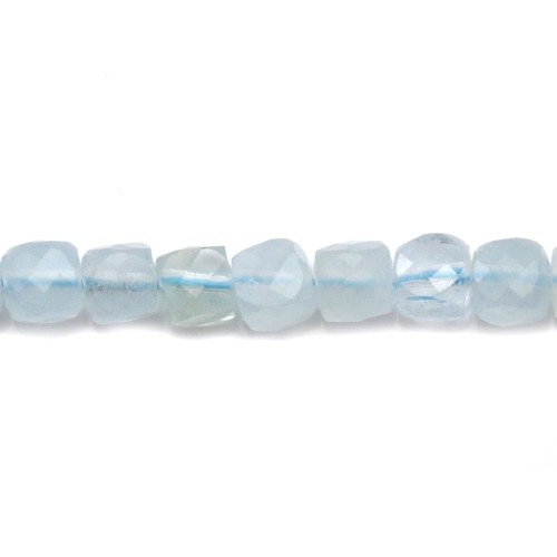 Aigue marine, de forme cube facetté, 4.5-5 mm x 40cm