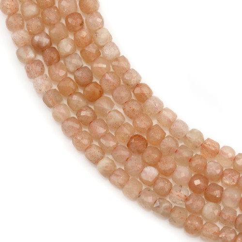 Pierre de lune orange, en forme de cube facette 2mm x 40cm