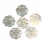 Nacre grise ajourée en forme de fleur 14mm x 1pc