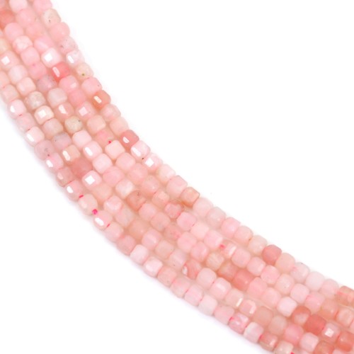 Opale rose en forme de cube facette 2mm x 40cm