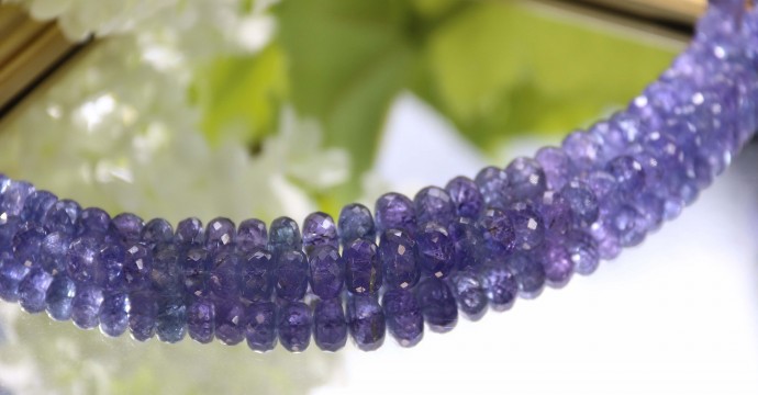 Tanzanite : Histoire, Origine, Composition, Vertus, Signification et Rechargement de la pierre