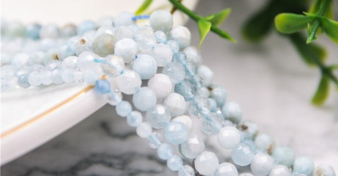 Aquamarine: History, Origin, Composition, Virtues, Meaning and Recharging of the stone