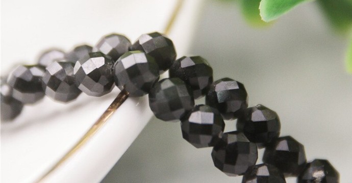 Obsidienne : Histoire, Origine, Composition, Vertus, Signification et Rechargement de la pierre