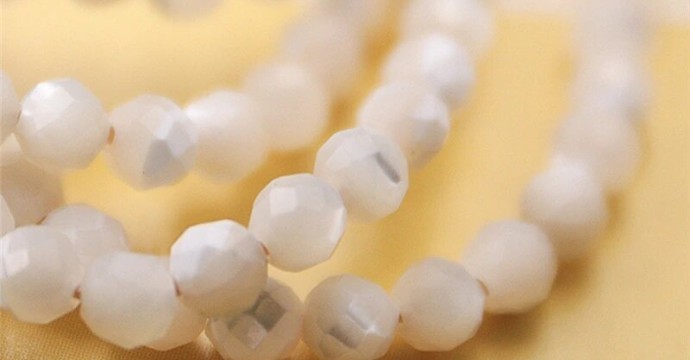 Mondstein: Geschichte, Herkunft, Zusammensetzung, Tugenden, Bedeutung und Aufladen des Steins