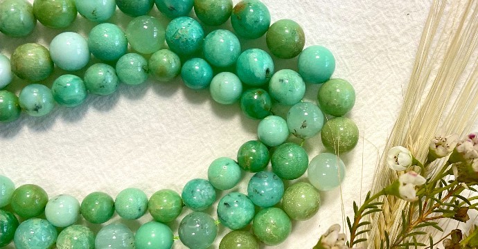 Chrysoprase: History, Origin, Composition, Virtues, Meaning and Recharging of the stone