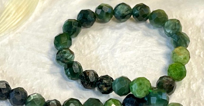 Azurite Chrysocolla: History, Origin, Composition, Virtues, Significance and Recharging of the stone