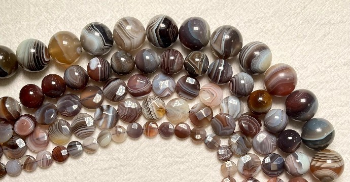 Agate Botswana : History, Origin, Composition, Virtues, Meaning and Recharging of the stone