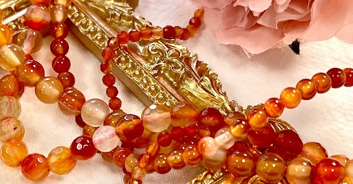 Carnelian: History, Origin, Composition, Virtues, Meaning and Recharging of the stone