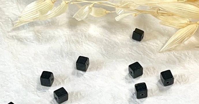 Shungite: History, Origin, Composition, Virtues, Meaning and Recharging of the stone