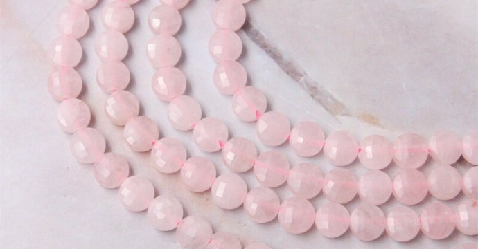 Rose Quartz: History, Origin, Composition, Virtues, Meaning and Recharging of the stone