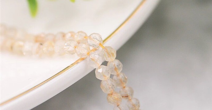 Rutile Quartz: History, Origin, Composition, Virtues, Significance and Recharging of the stone