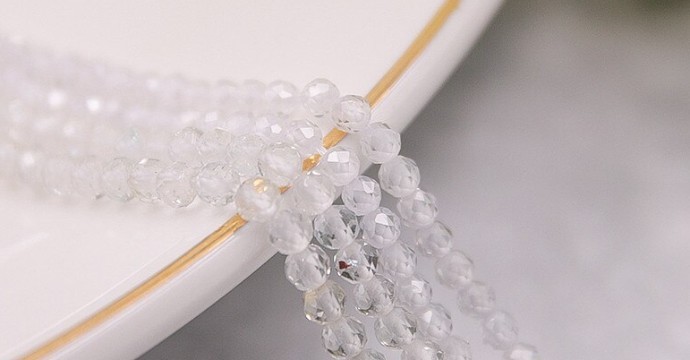 Rock Crystal: History, Origin, Composition, Virtues, Significance and Recharging of the stone